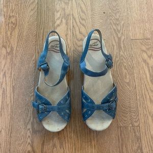 LIKE NEW! Retro blue Dansko clog sandals - Size 38